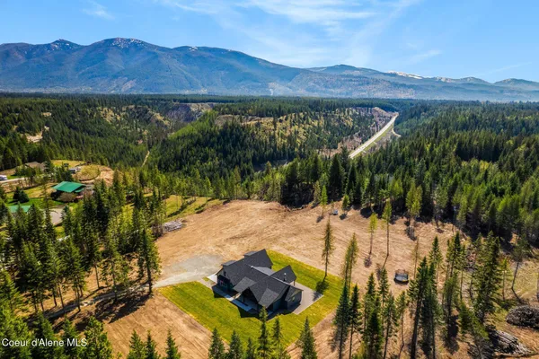 $1,140,000 | 122 Windswept Court, Naples, ID 83847