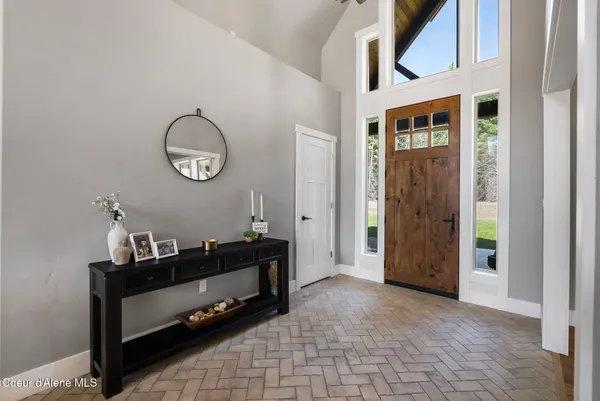 $1,140,000 | 122 Windswept Court, Naples, ID 83847