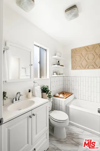 $1,095,000 | 1218 9th Street, Unit 8, Santa Monica, CA 90401