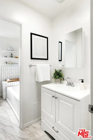 $1,095,000 | 1218 9th Street, Unit 8, Santa Monica, CA 90401