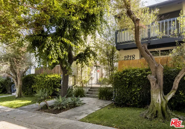 $1,095,000 | 1218 9th Street, Unit 8, Santa Monica, CA 90401