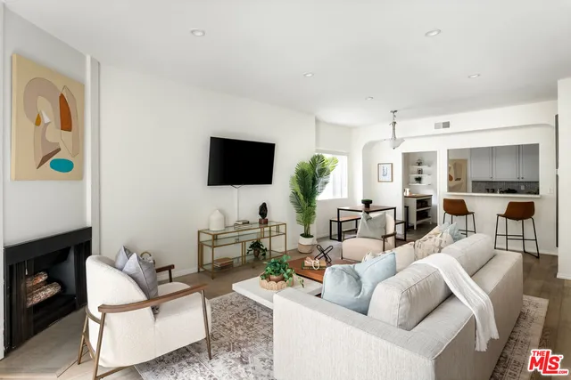 $1,095,000 | 1218 9th Street, Unit 8, Santa Monica, CA 90401