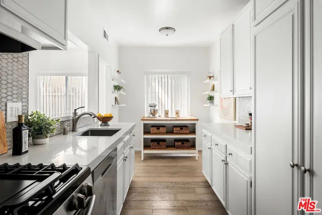 $1,095,000 | 1218 9th Street, Unit 8, Santa Monica, CA 90401