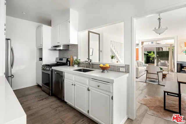 $1,095,000 | 1218 9th Street, Unit 8, Santa Monica, CA 90401