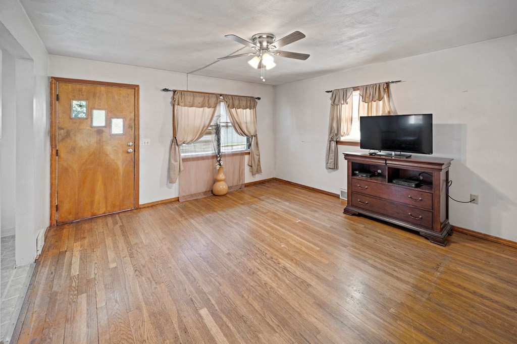 104 Rowland Street Springfield, MA 01107 - Photo 8 of 25 Gallery Image 8