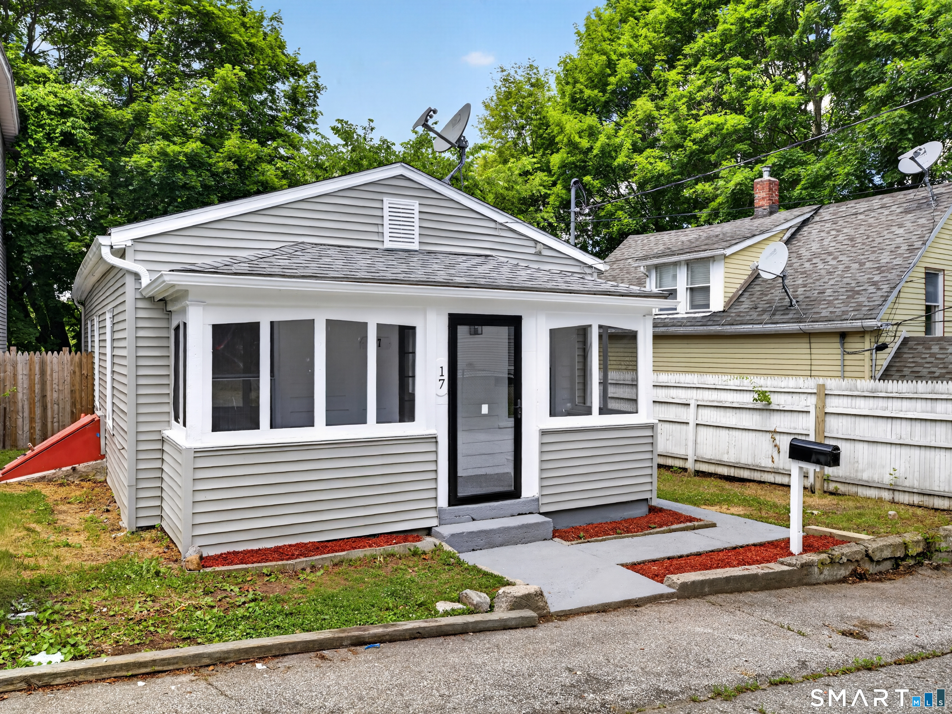 17 Ripley Place Norwich, CT 06360 - Photo 2 of 25
