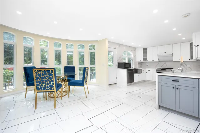 $2,580,000 | 26 Rivers Drive, Great Neck, NY 11021