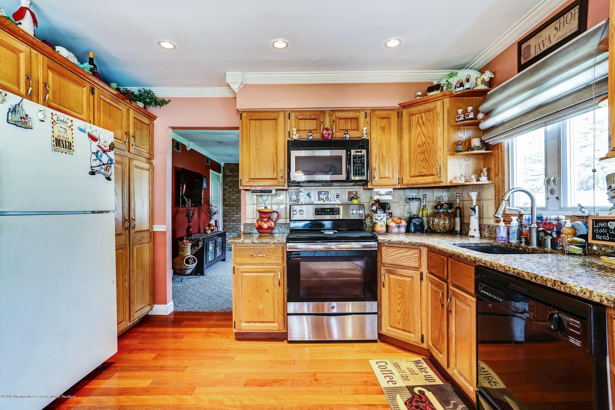 31 Green Mountain Road Freehold, NJ 07728 - Photo 23 of 61 027_31_Green_Mountain_Rd_259654_426885