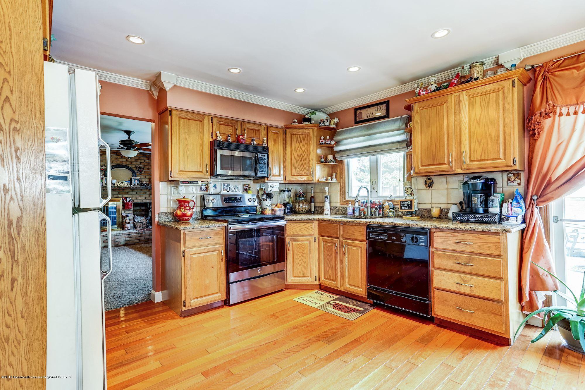 31 Green Mountain Road Freehold, NJ 07728 - Photo 25 of 61 025_31_Green_Mountain_Rd_259654_426885