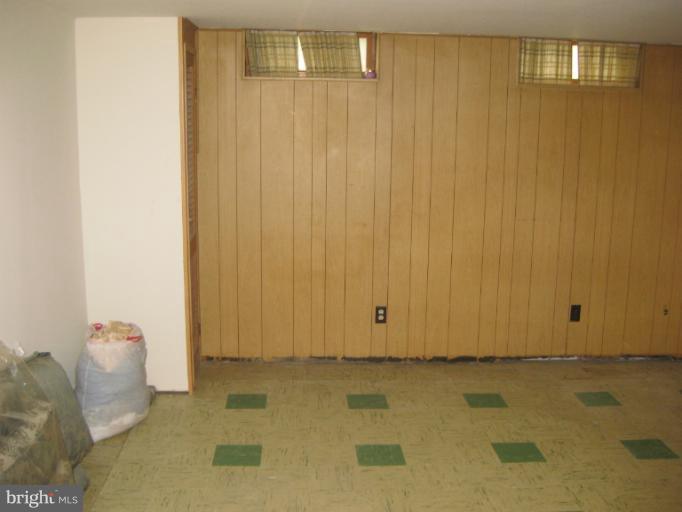 5247 Cedgate Road Baltimore, MD 21206 - Photo 18 of 26 Family Room