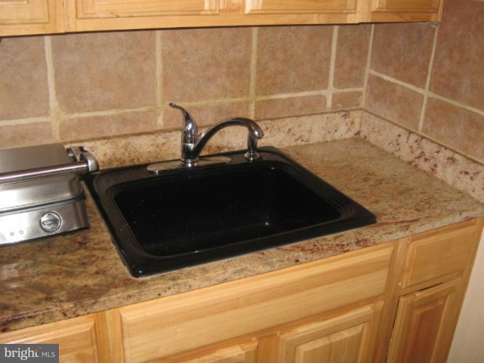 5247 Cedgate Road Baltimore, MD 21206 - Photo 19 of 26 Kitchen