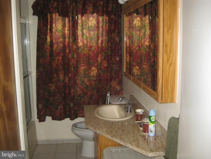 5247 Cedgate Road Baltimore, MD 21206 - Photo 22 of 26 Bath