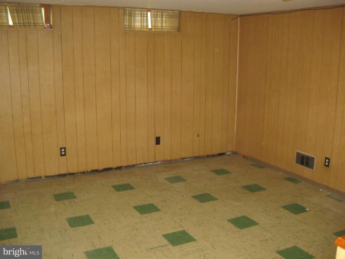 5247 Cedgate Road Baltimore, MD 21206 - Photo 7 of 26 Family Room