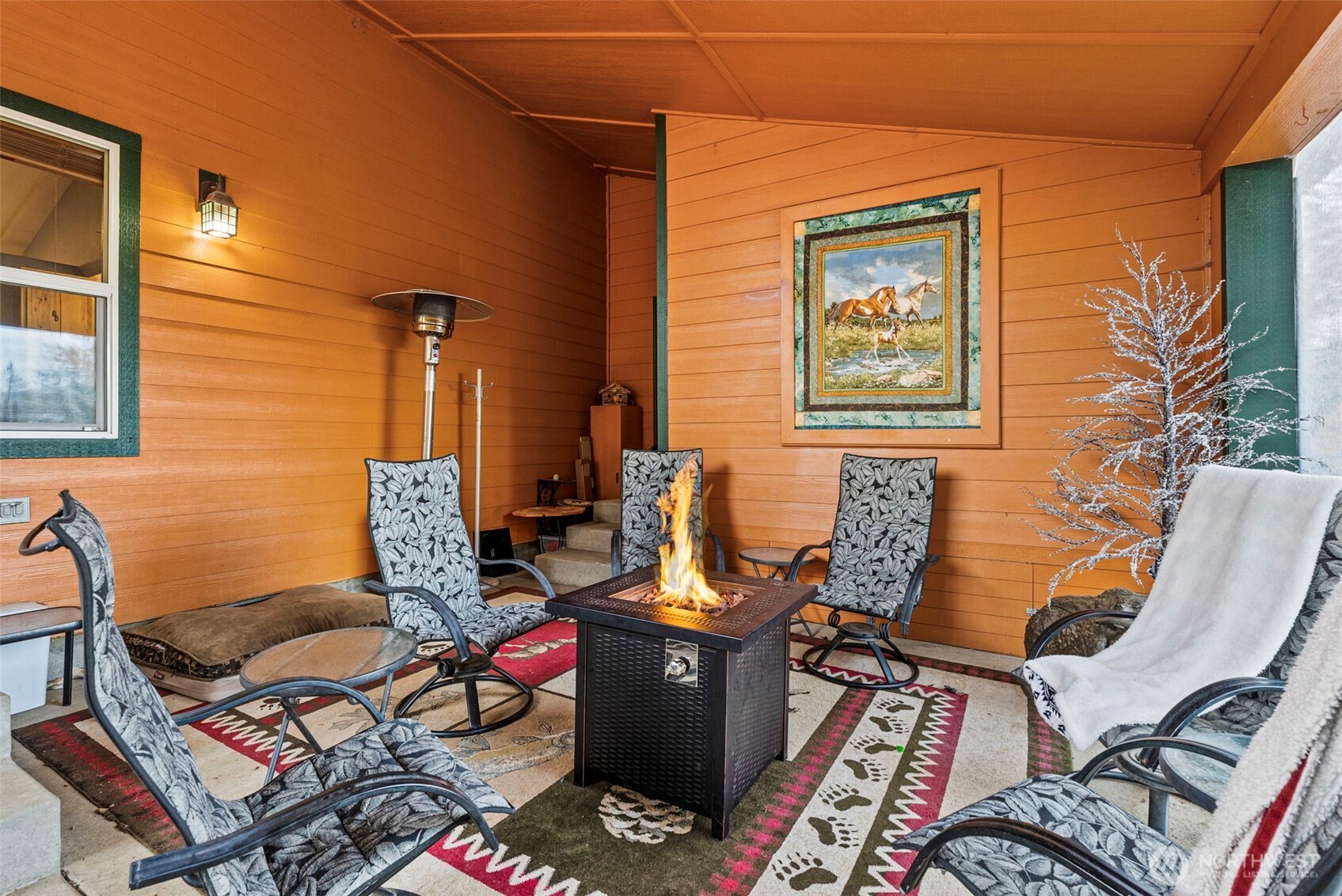 207 Ramsaur Road Centralia, WA 98531 - Photo 29 of 40 a living room with furniture a rug and a window