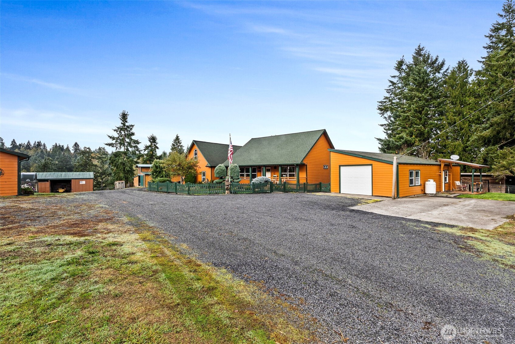 207 Ramsaur Road Centralia, WA 98531 - Photo 31 of 40 a view of a house with basketball court