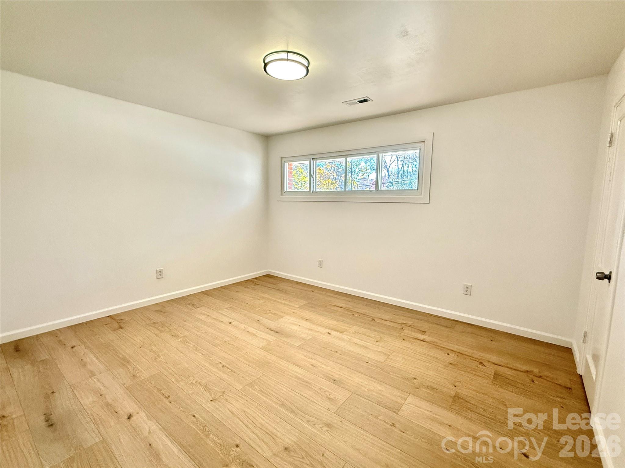 541 East Woodlawn Road Charlotte, NC 28209 - Photo 8 of 12