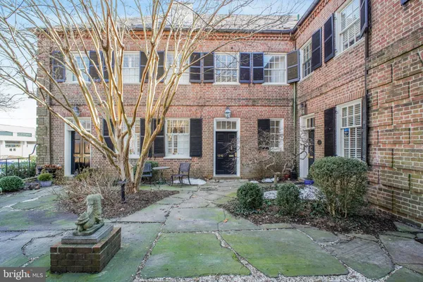 $2,850 | 1216 Sophia Street, Fredericksburg, VA 22401