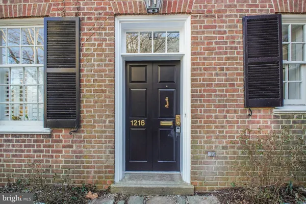 $2,850 | 1216 Sophia Street, Fredericksburg, VA 22401