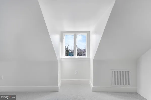 $2,850 | 1216 Sophia Street, Fredericksburg, VA 22401