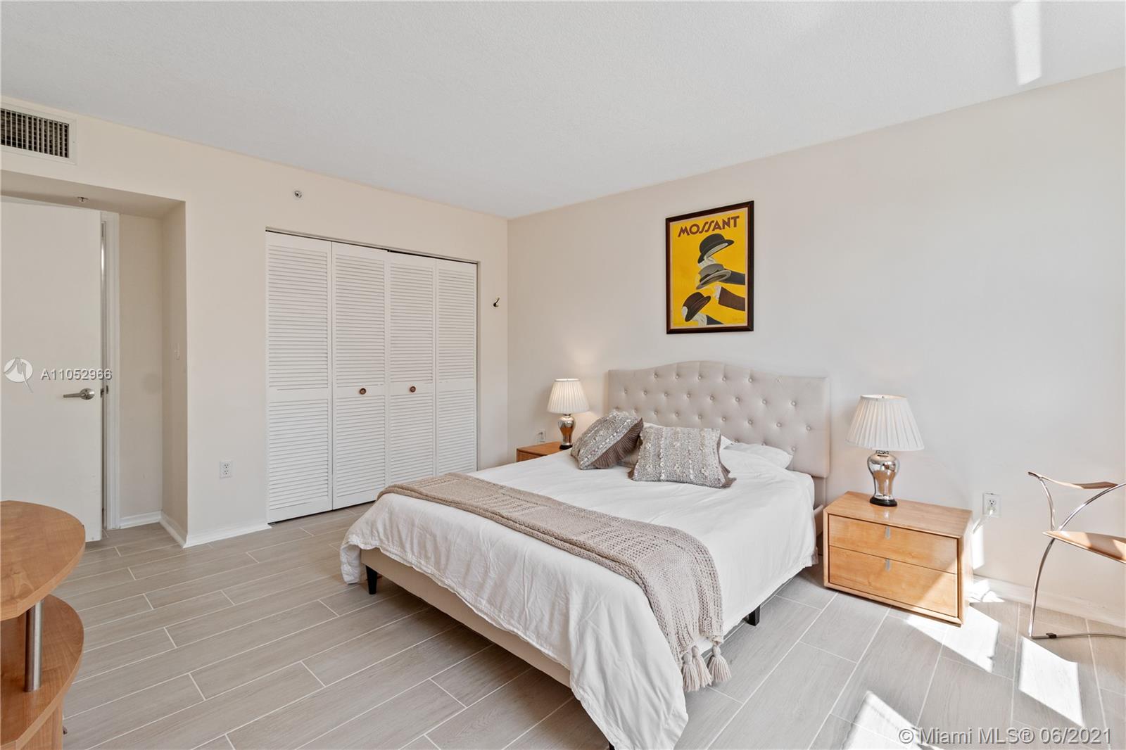 90 Alton Road, Unit 608 Miami Beach, FL 33139 - Photo 8 of 21 a bedroom with a bed and painting on the wall