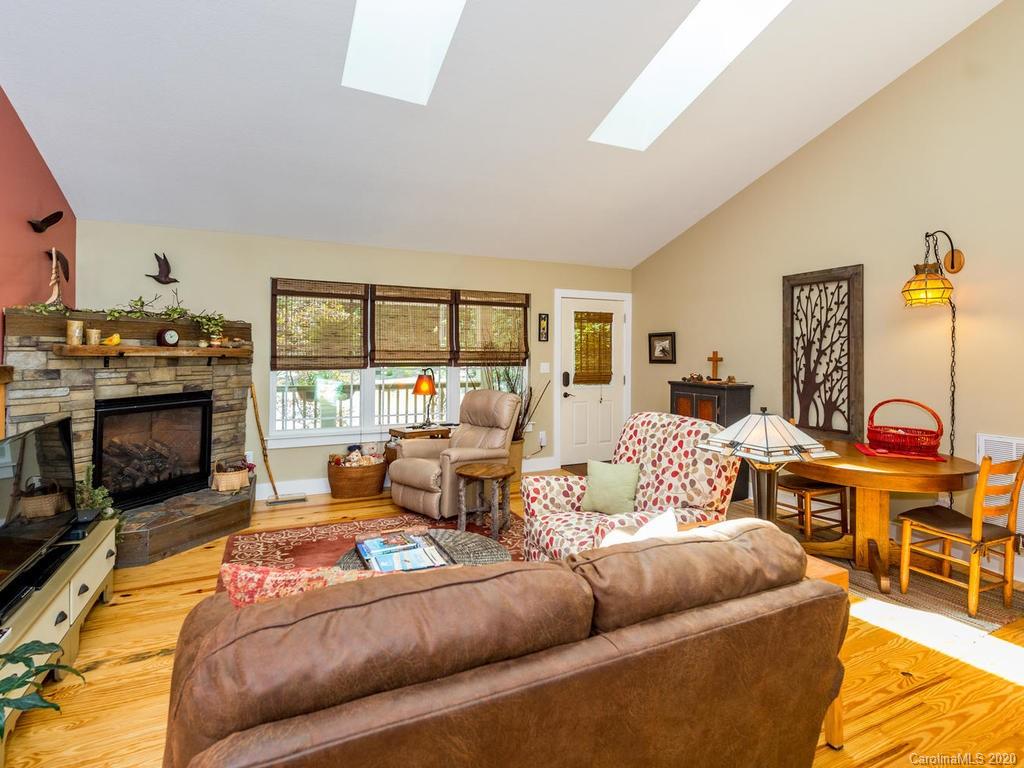 1120 Wash Freeman Road Hendersonville, NC 28792 - Photo 6 of 40 Gallery Image 6