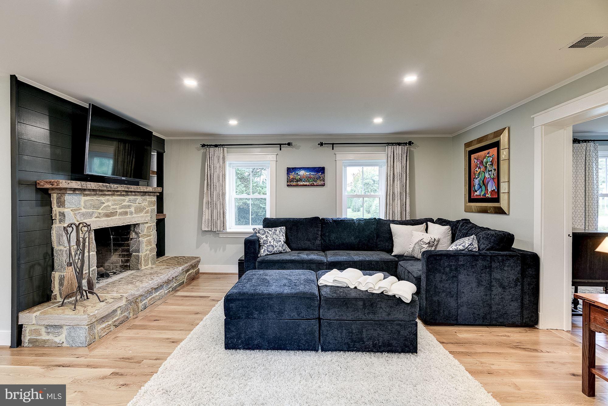 13530 Manor Road Baldwin, MD 21013 - Photo 12 of 45 Living Room
