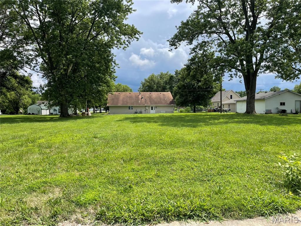 206 East Pocahontas Road Highland, IL 62249 - Photo 2 of 4