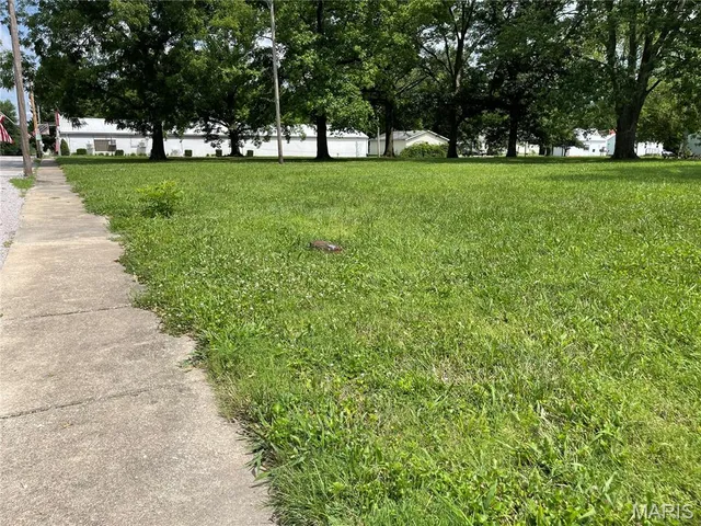 $20,000 | 206 East Pocahontas Road, Highland, IL 62249