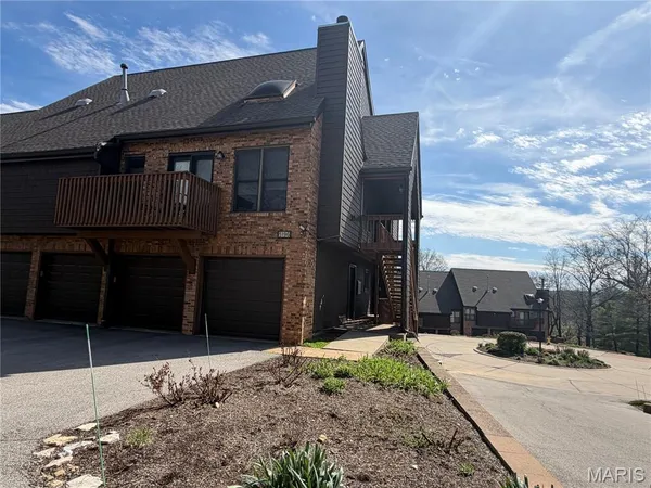 $224,900 | 5196 Hollow Wood Court, Unit C, St. Louis, MO 63128