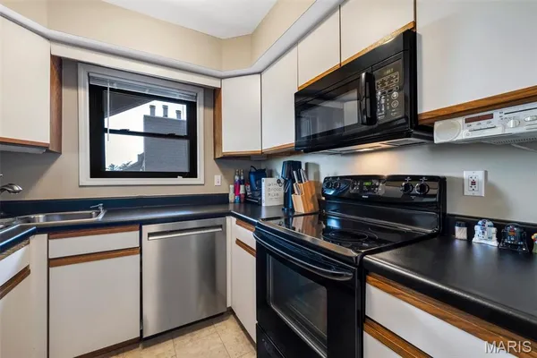 $224,900 | 5196 Hollow Wood Court, Unit C, St. Louis, MO 63128