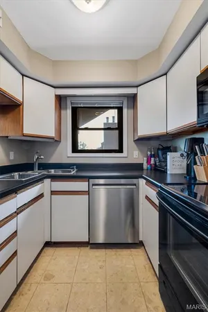 $224,900 | 5196 Hollow Wood Court, Unit C, St. Louis, MO 63128