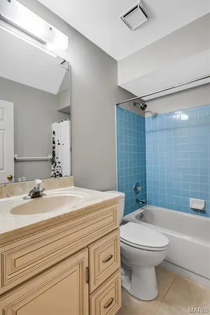 $224,900 | 5196 Hollow Wood Court, Unit C, St. Louis, MO 63128