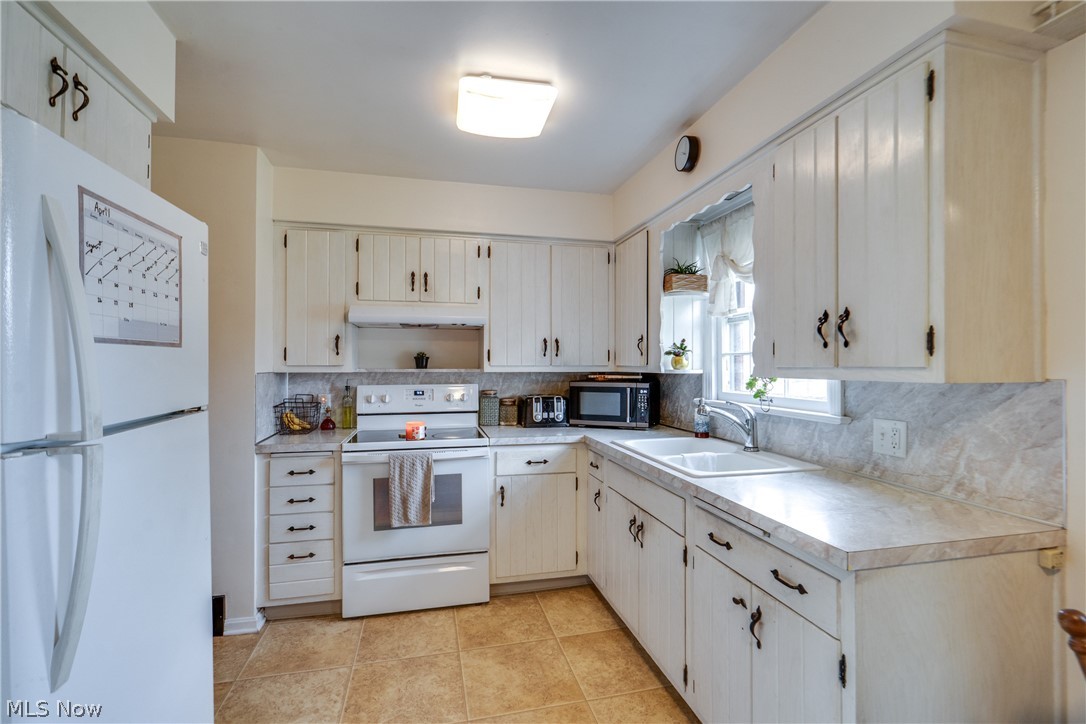 144 Perry Drive Northwest Canton, OH 44708 - Photo 8 of 21 Gallery Image 8