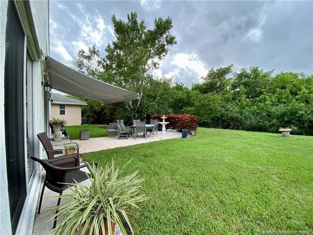 a view of garden with patio