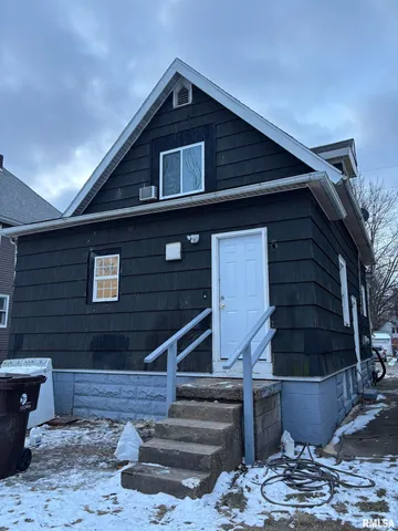 $1,300 | 707 East Nebraska Avenue, Peoria, IL 61603