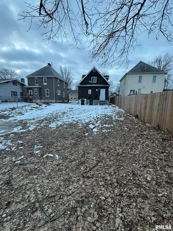$15,600 | 707 East Nebraska Avenue, Peoria, IL 61603