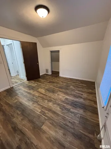 $1,300 | 707 East Nebraska Avenue, Peoria, IL 61603