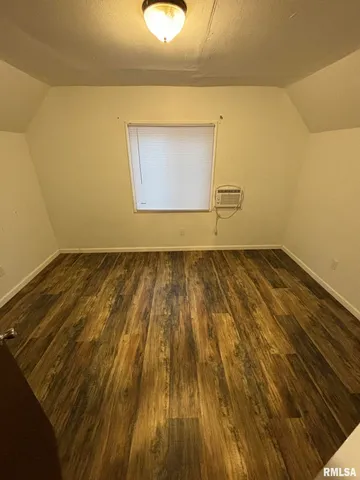 $1,300 | 707 East Nebraska Avenue, Peoria, IL 61603