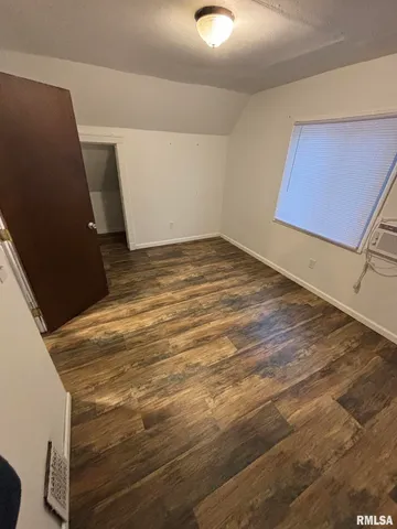 $1,300 | 707 East Nebraska Avenue, Peoria, IL 61603