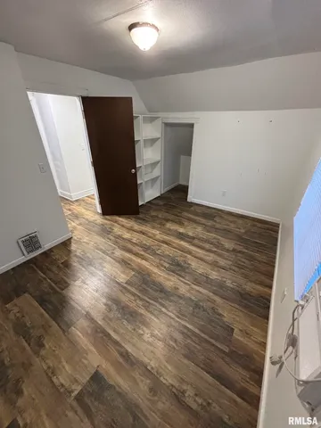 $1,300 | 707 East Nebraska Avenue, Peoria, IL 61603