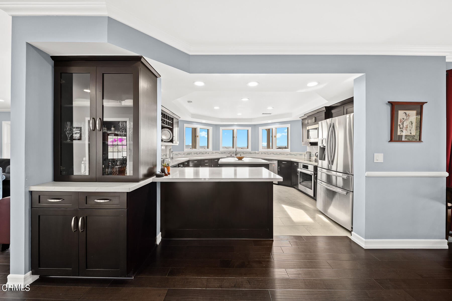3337 Haven Way Burbank, CA 91504 - Photo 28 of 63 a living room with stainless steel appliances kitchen island granite countertop a refrigerator and a sink
