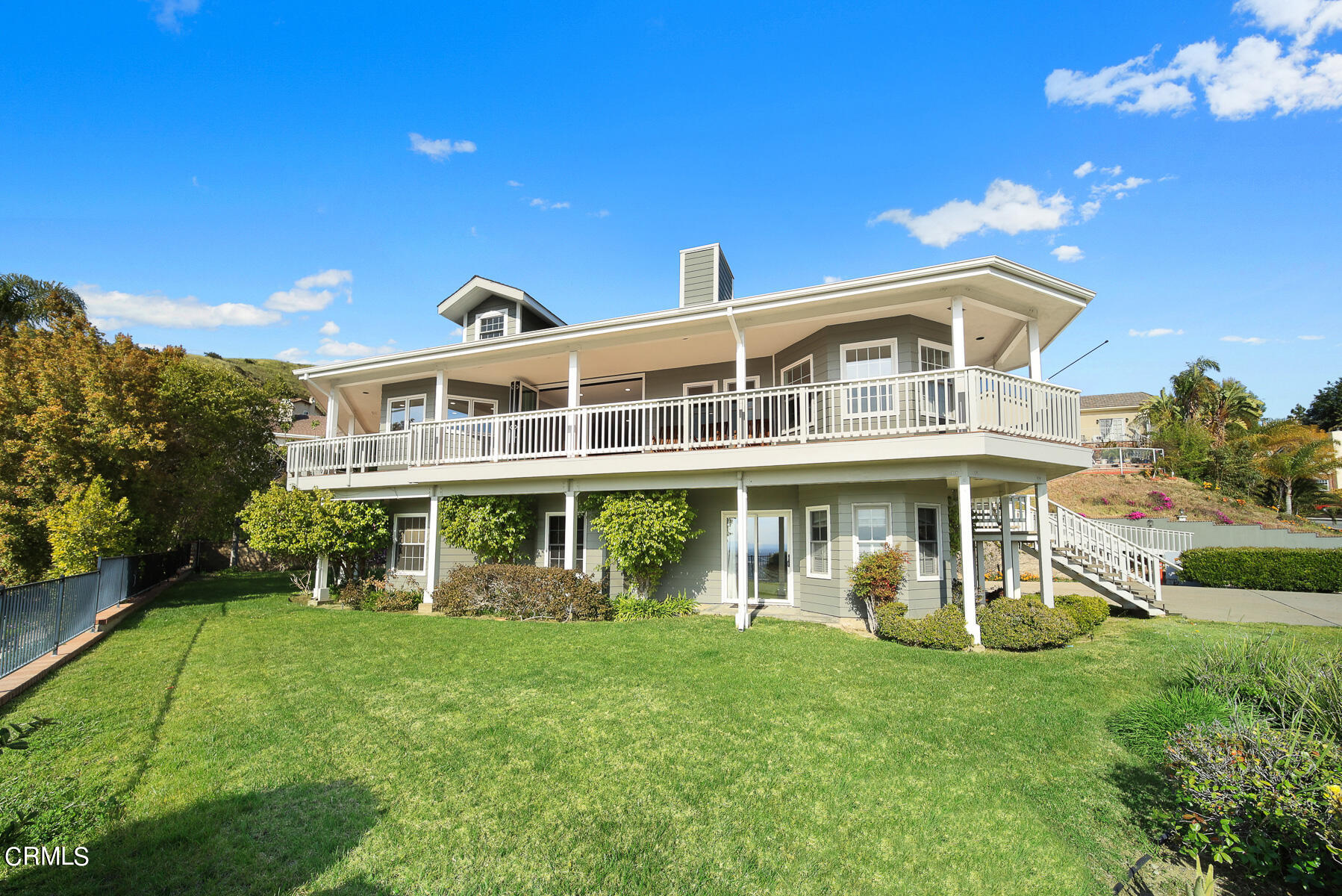 3337 Haven Way Burbank, CA 91504 - Photo 4 of 63 a front view of a house with a yard