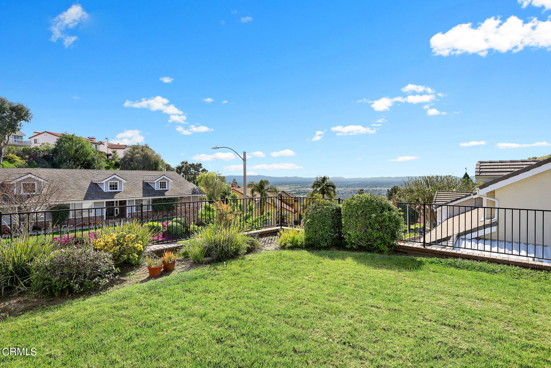 3337 Haven Way Burbank, CA 91504 - Photo 58 of 63 a view of a garden