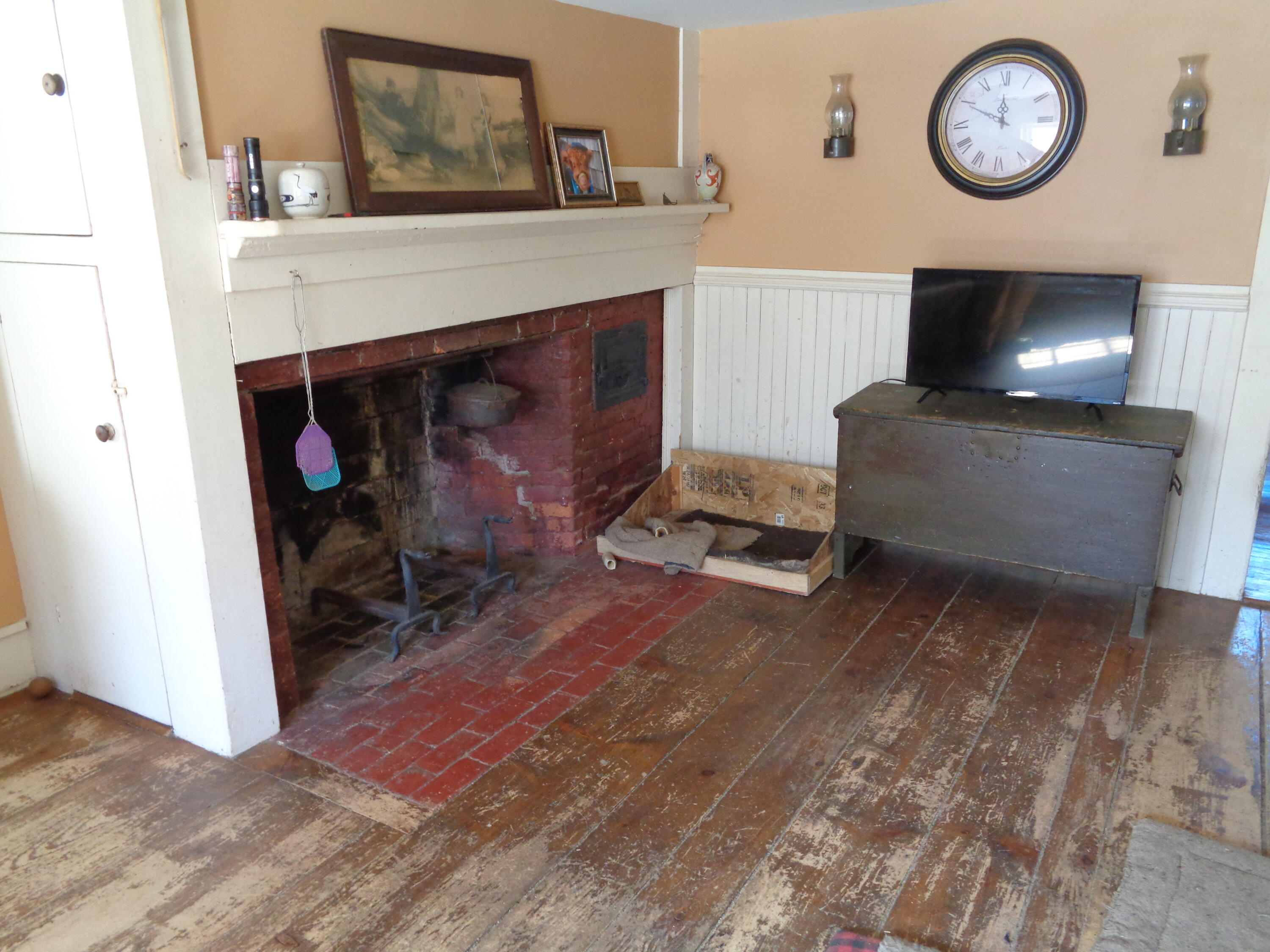 18 Dyer's Bay Road Steuben, ME 04680 - Photo 4 of 29 Living room