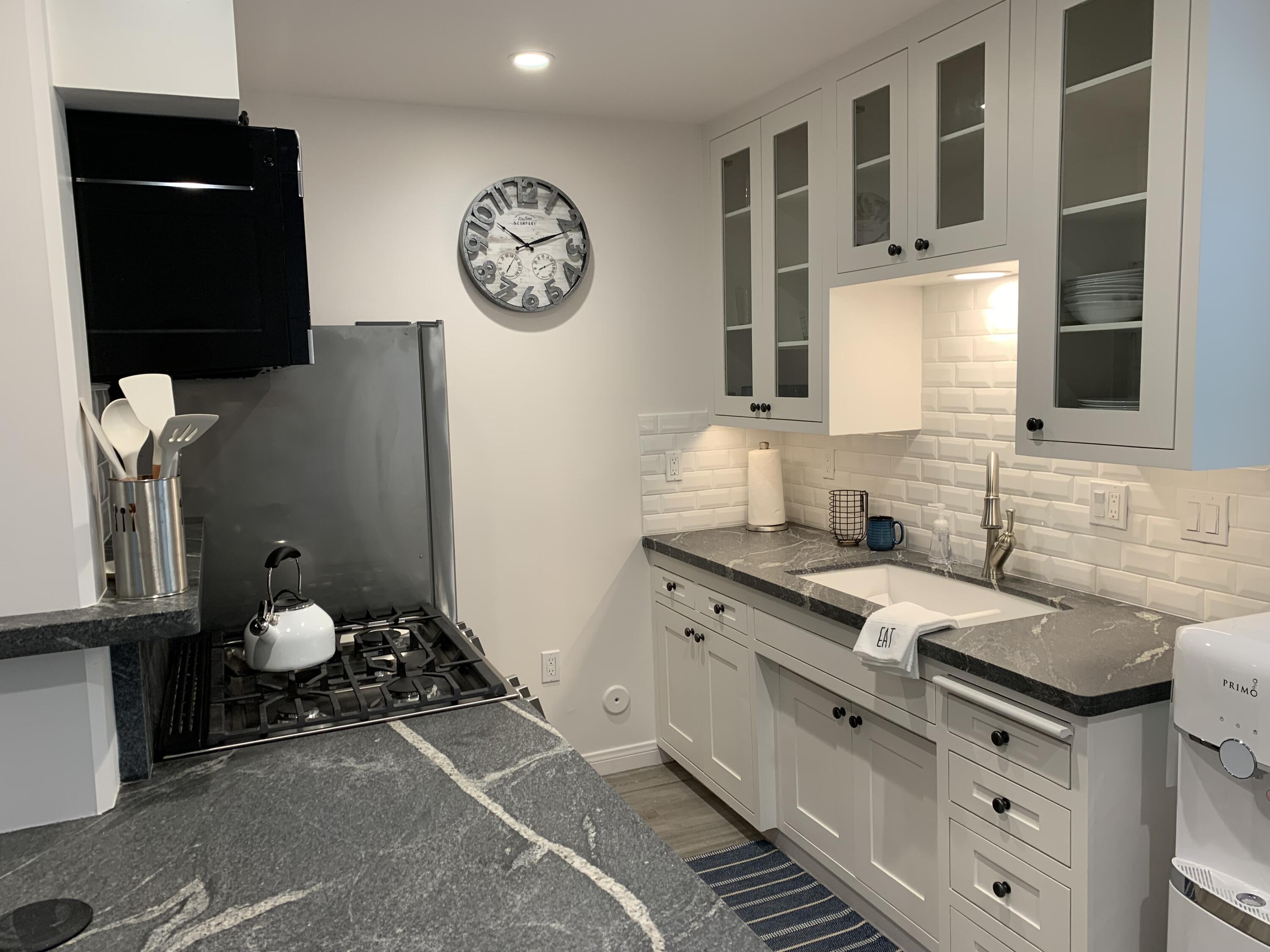 4950 Sandyland Road, Unit 120 Carpinteria, CA 93013 - Photo 3 of 9 Granite counters