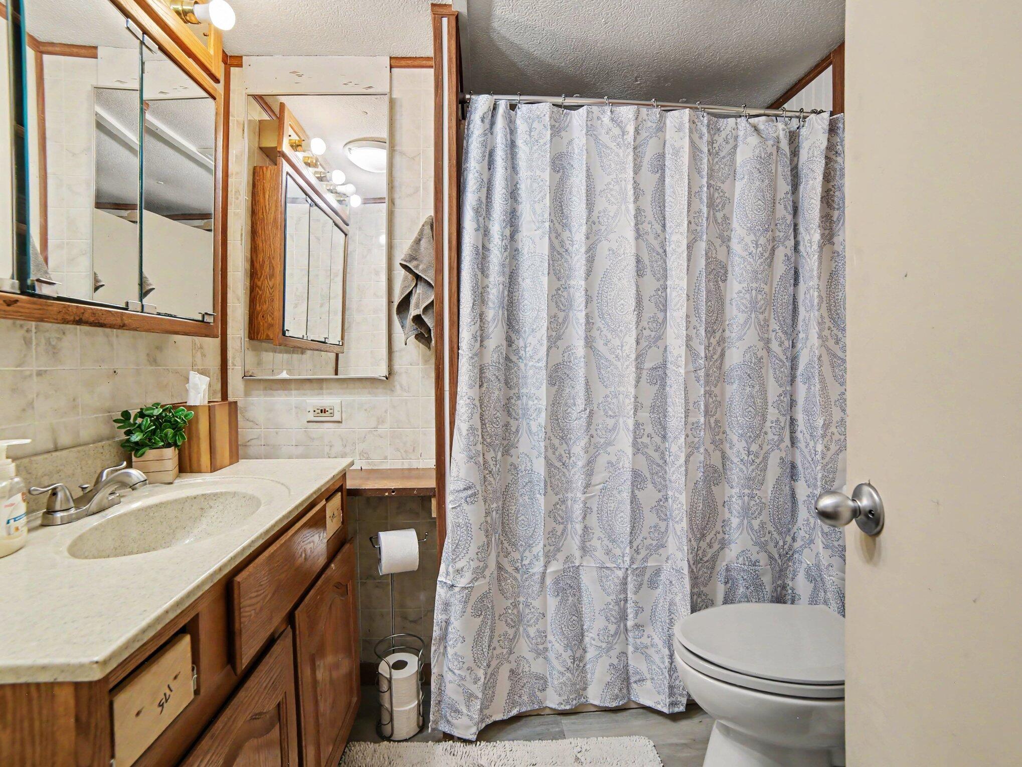 5648 West Johnson Road Ludington, MI 49431 - Photo 19 of 22 Full Bathroom