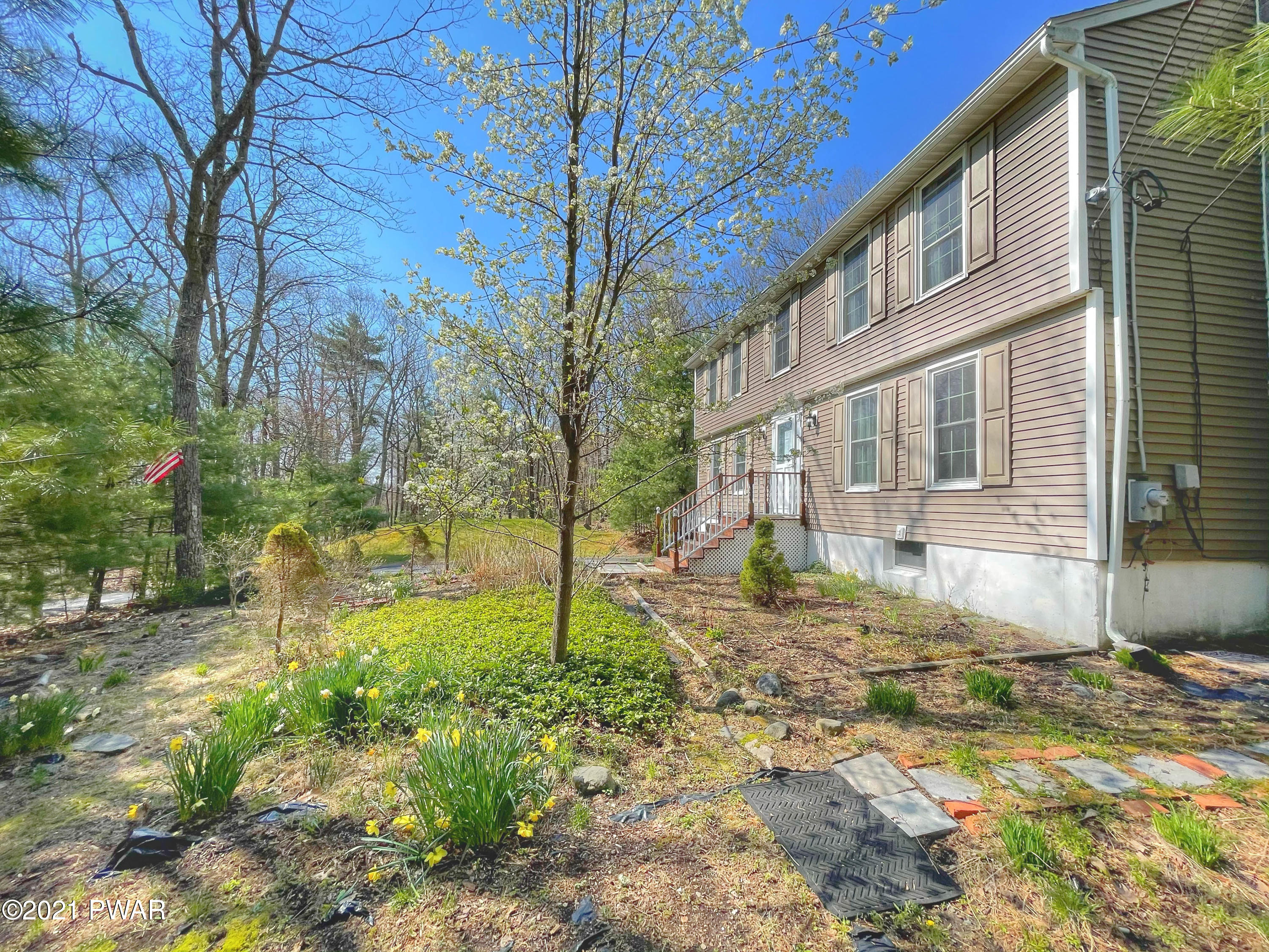 144 Meadow Ridge Acres Road Milford, PA 18337 - Photo 2 of 34 03