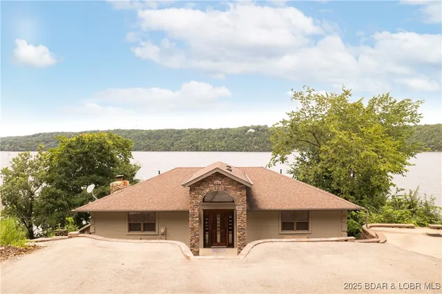 $699,900 | 261 Shell Bay Circle, Linn Creek, MO 65052
