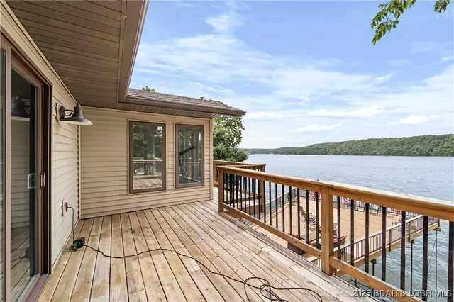 $699,900 | 261 Shell Bay Circle, Linn Creek, MO 65052