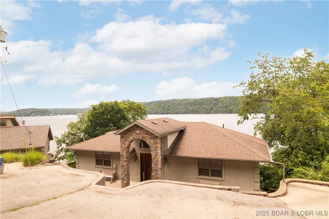 $699,900 | 261 Shell Bay Circle, Linn Creek, MO 65052